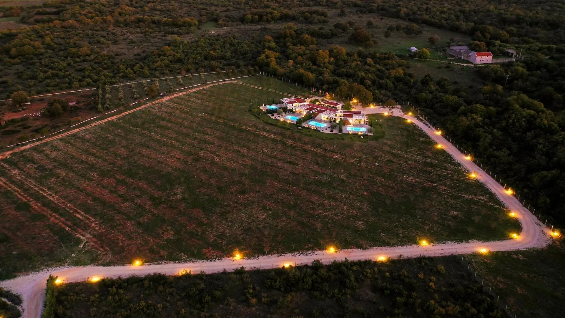 Villa Royal Green Two Nin