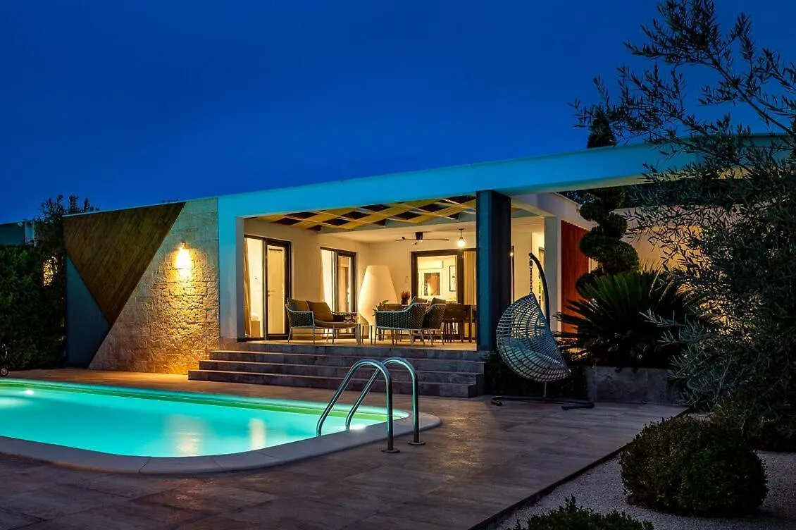 Villa Royal Green Two Nin