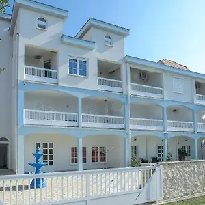 Senita's & Aparthotel